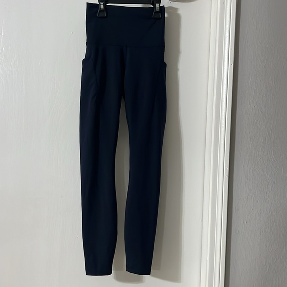 Lululemon navy blue legging - Picture 3 of 6